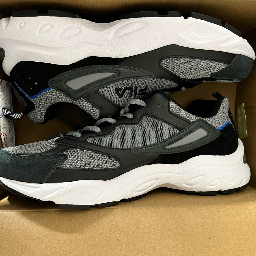 NWT FILA Evizion Men Athletic shoe US13
